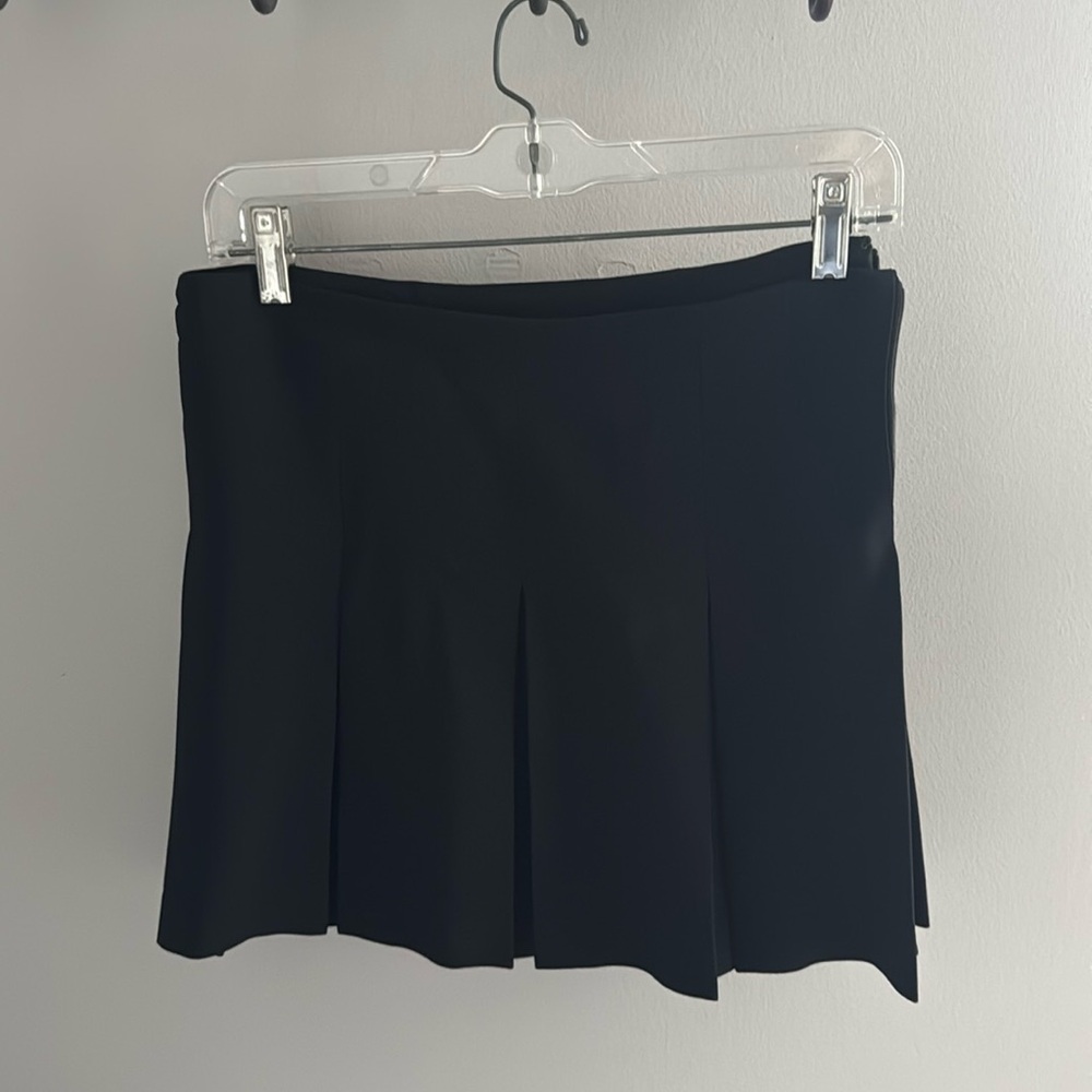Aritzia Babaton Pleated Black skirt